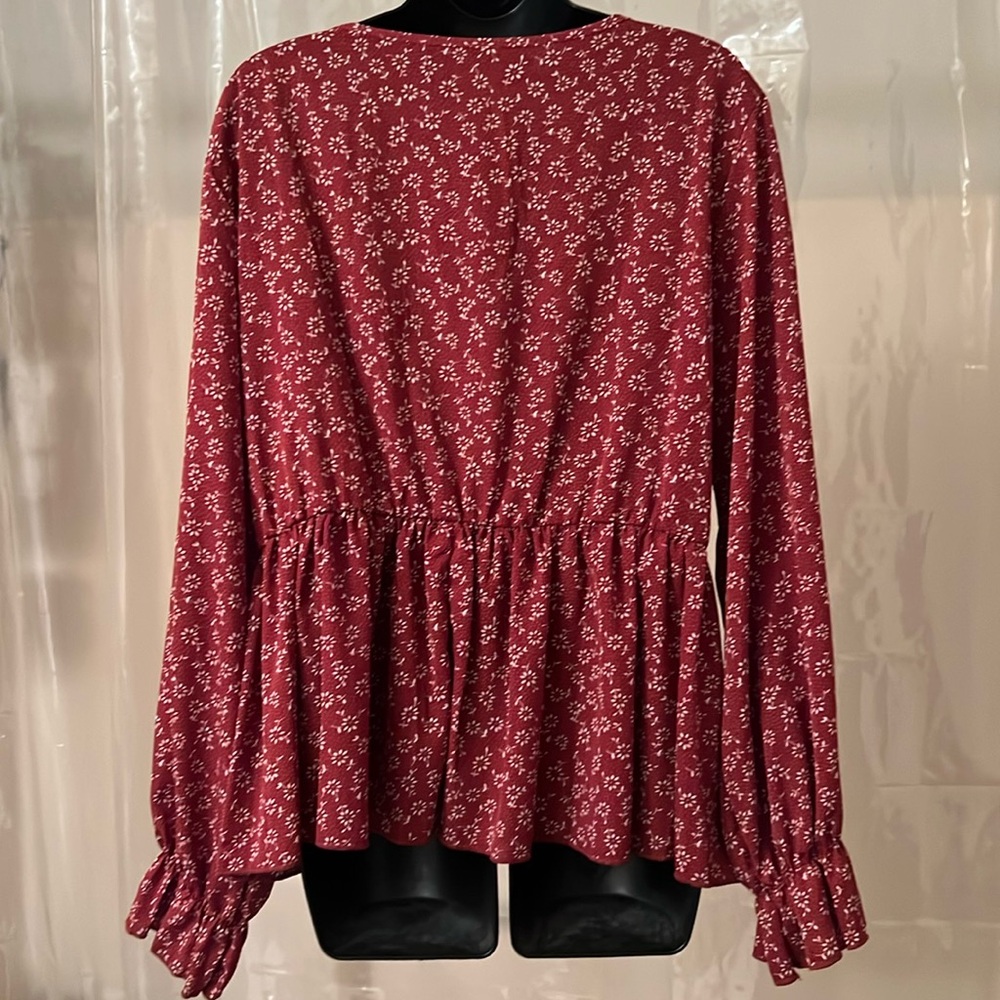 🔴 CLEARANCE SHEIN CURVE 💋 DARK RED & WHITE FLORAL GATHERED WAIST BLOUSE TOP 2X - Picture 3 of 10